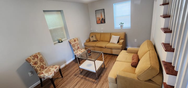 House, Comfortable, Cozy And Convenient - Bloomfield