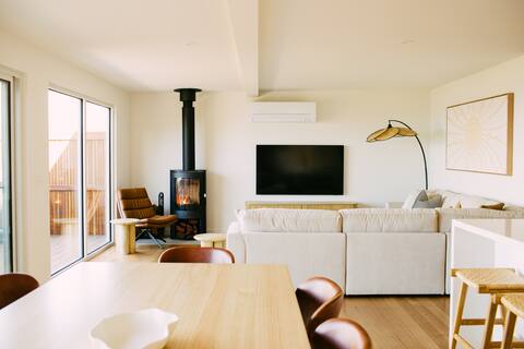 Top performing Airbnb: Spectacular Ocean Views - Walk to the Beach in Anglesea