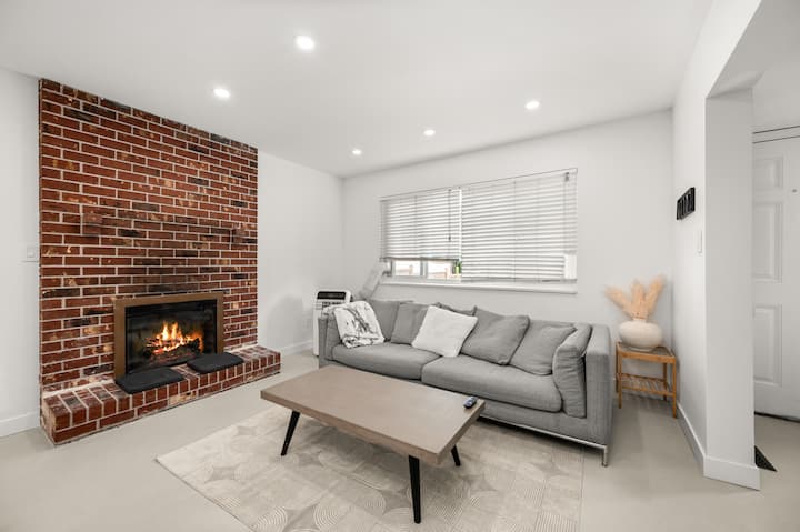 Charming Retreat – Pets Welcome - New Westminster