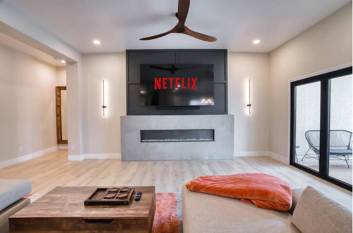 Lux CLOSE TO STRIP! Hot Tub/ Heated Pool/ Game RM! gallery image 2