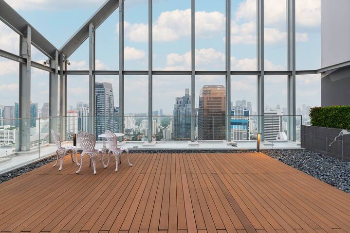 Ultimate Luxury Infinity View Executive penthouse gallery image 5