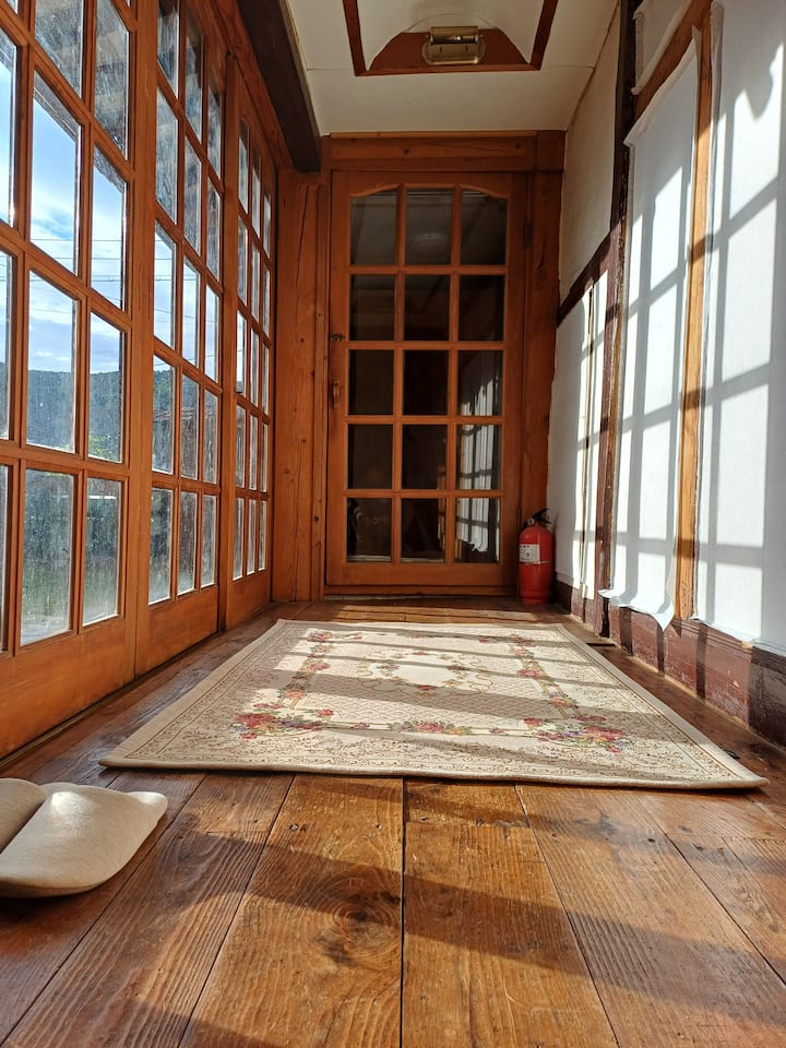 Un piccolo spazio nel corridoio con un patrimonio di tempo
Il piccolo ma accogliente spazio del corridoio che contiene l'eredità del tempo