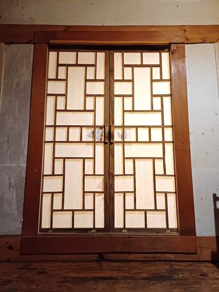 Porta dal soggiorno alla camera da letto 2