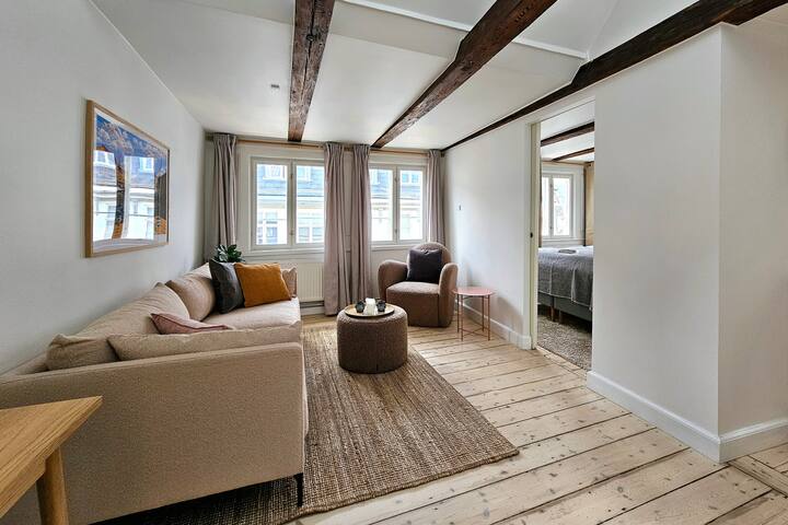 Luxury living in the City Center! gallery image 3