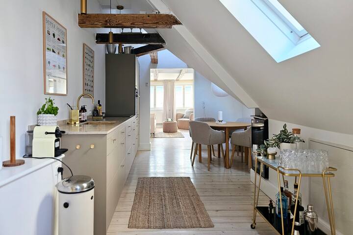 Luxury living in the City Center! gallery image 2