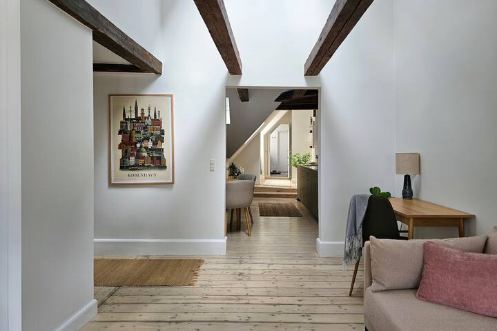 Luxury living in the City Center! gallery image 5