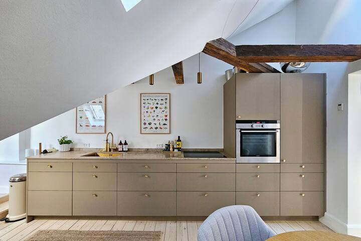 Luxury living in the City Center! gallery image 4