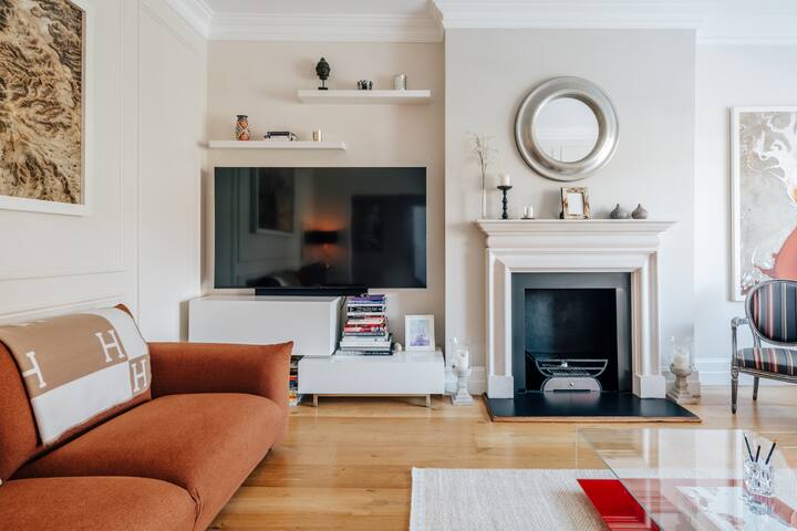 Luxury & Elegance at Period Haven with South Facing Balcony gallery image 5