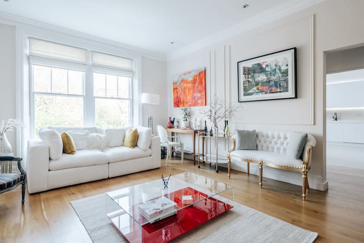 Luxury & Elegance at Period Haven with South Facing Balcony