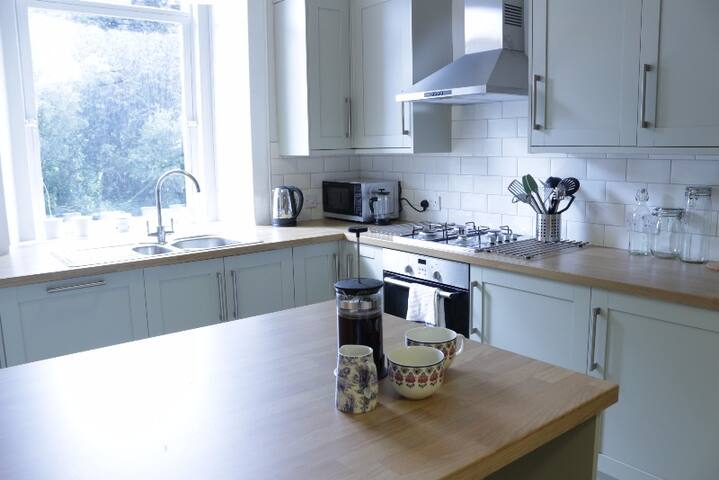 Four Dbl Beds, View of Castle Overlooking Meadows gallery image 5