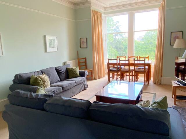 Four Dbl Beds, View of Castle Overlooking Meadows gallery image 2