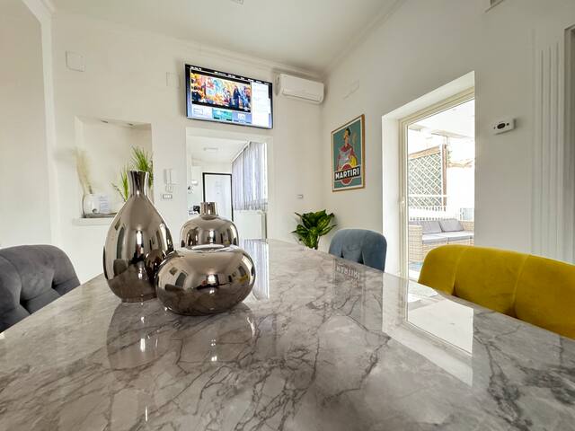 Amazing penthouse with terraces in the center gallery image 5