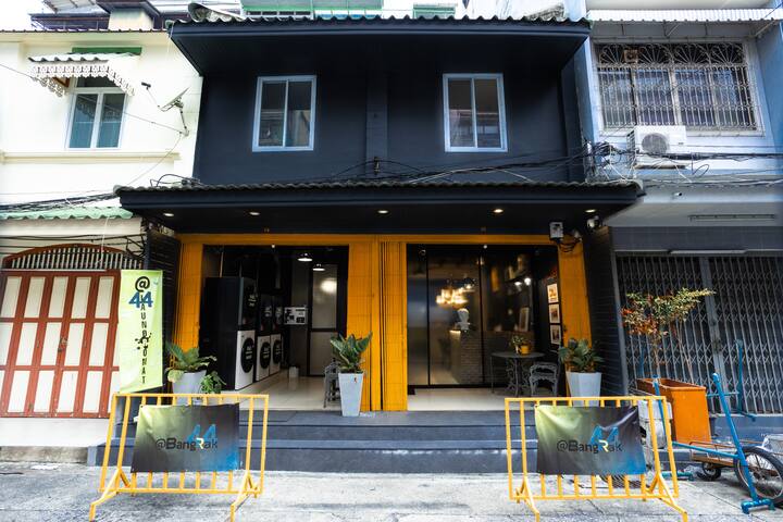 @44Bangrak max 8 ppl.3 br,2 mins fr BTS&PierTaksin gallery image 3