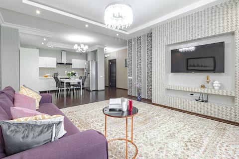 Spacious accommodation with a beautiful view of Baiterek