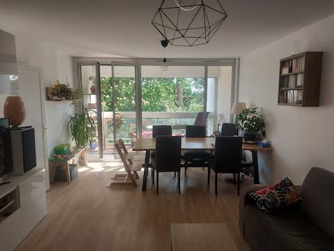 Appartement 5 pièces 100m², terrasse loggia, parc.