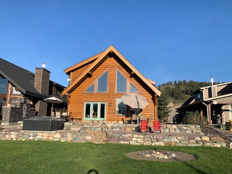 Lake Koocanusa lakefront cabin.