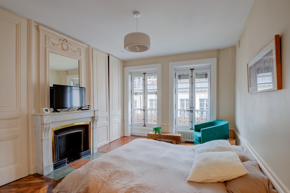 El dormitorio principal con su cama king size