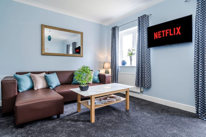 Progressive House - 5 Bedrooms Inc Study & Garden - Northamptonshire