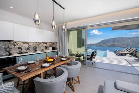 Peaceful Villa with a sea view (Blue Macaw Villa)