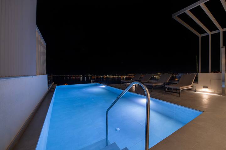 Luxury villa with romantic sea view (Tropicana). gallery image 5