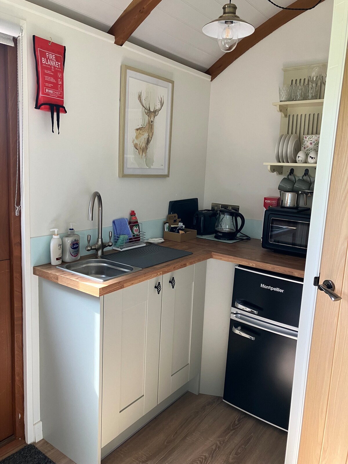 Top performing Airbnb: Shepherd’s hut Rosie's Retreat in Westmorland And Furness