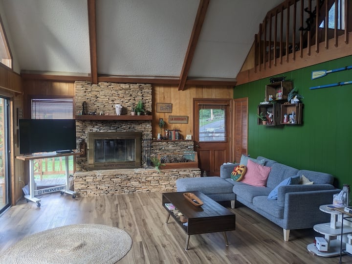 Cabin With Great Mountain Views - Maggie Valley, NC