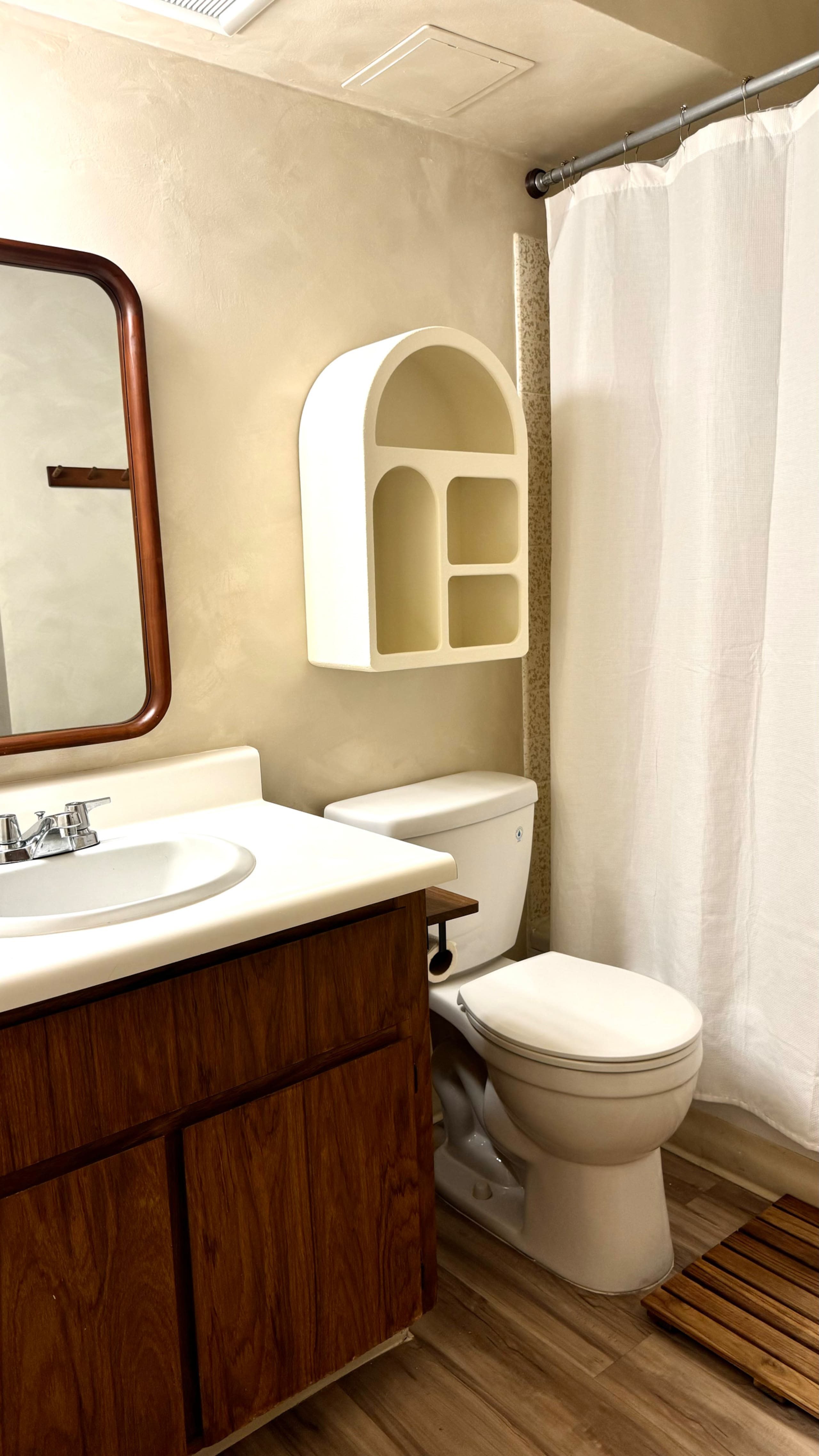 Condo in Honolulu · ★4.66 · Studio · 2 beds · 1 private bath - Image 14