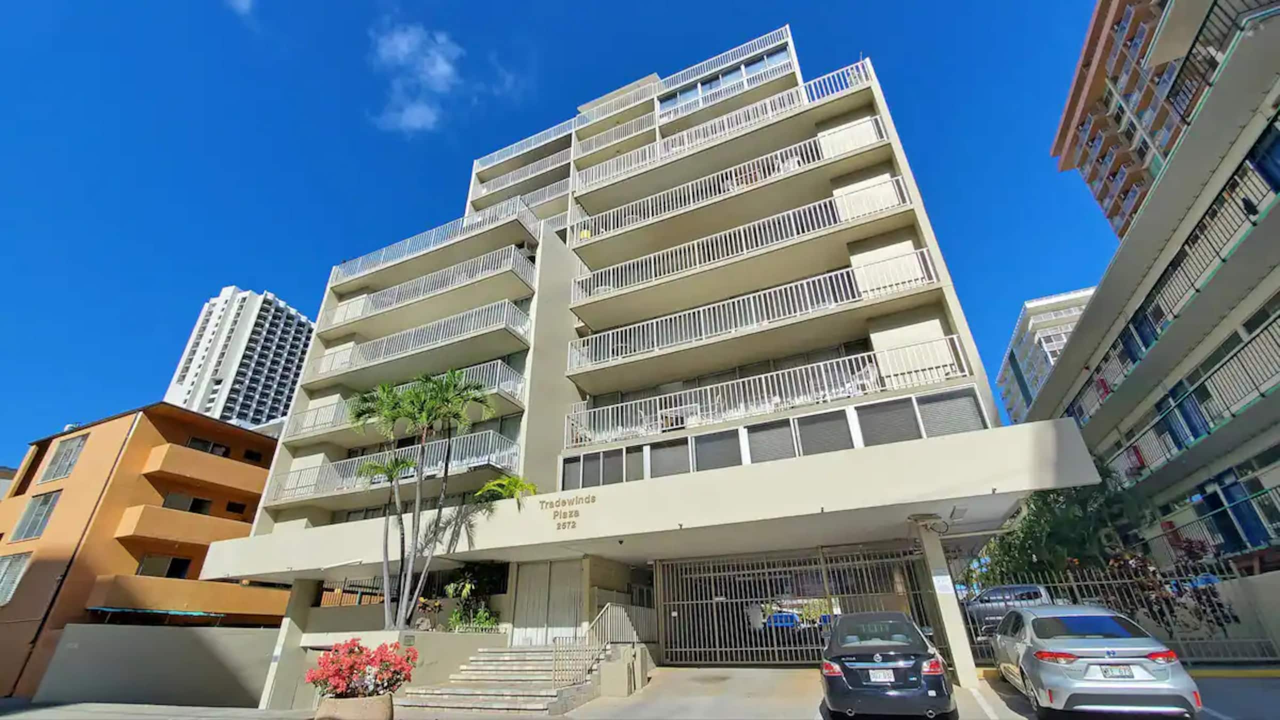 Condo in Honolulu · ★4.66 · Studio · 2 beds · 1 private bath - Image 31