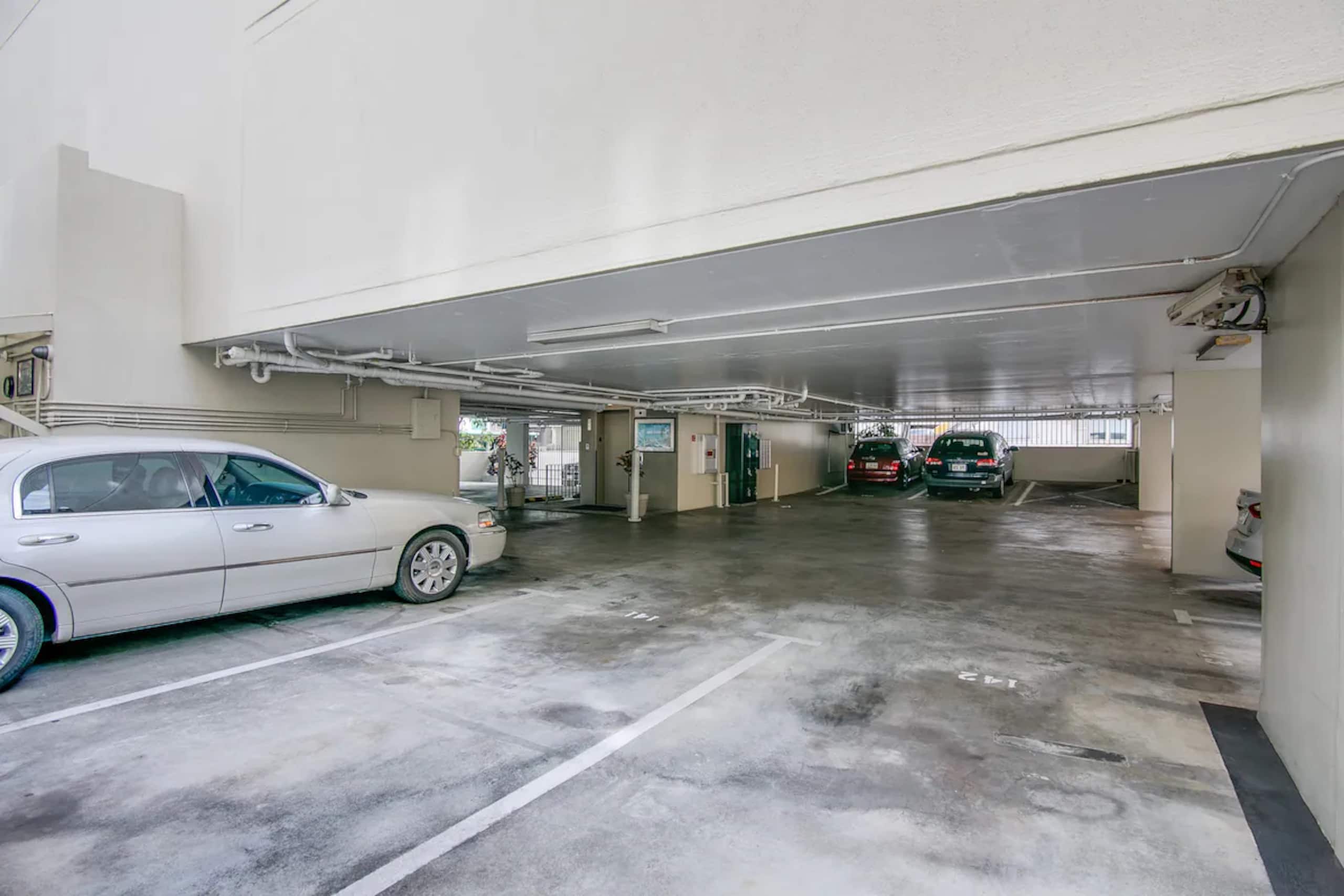 Condo in Honolulu · ★4.66 · Studio · 2 beds · 1 private bath - Image 26