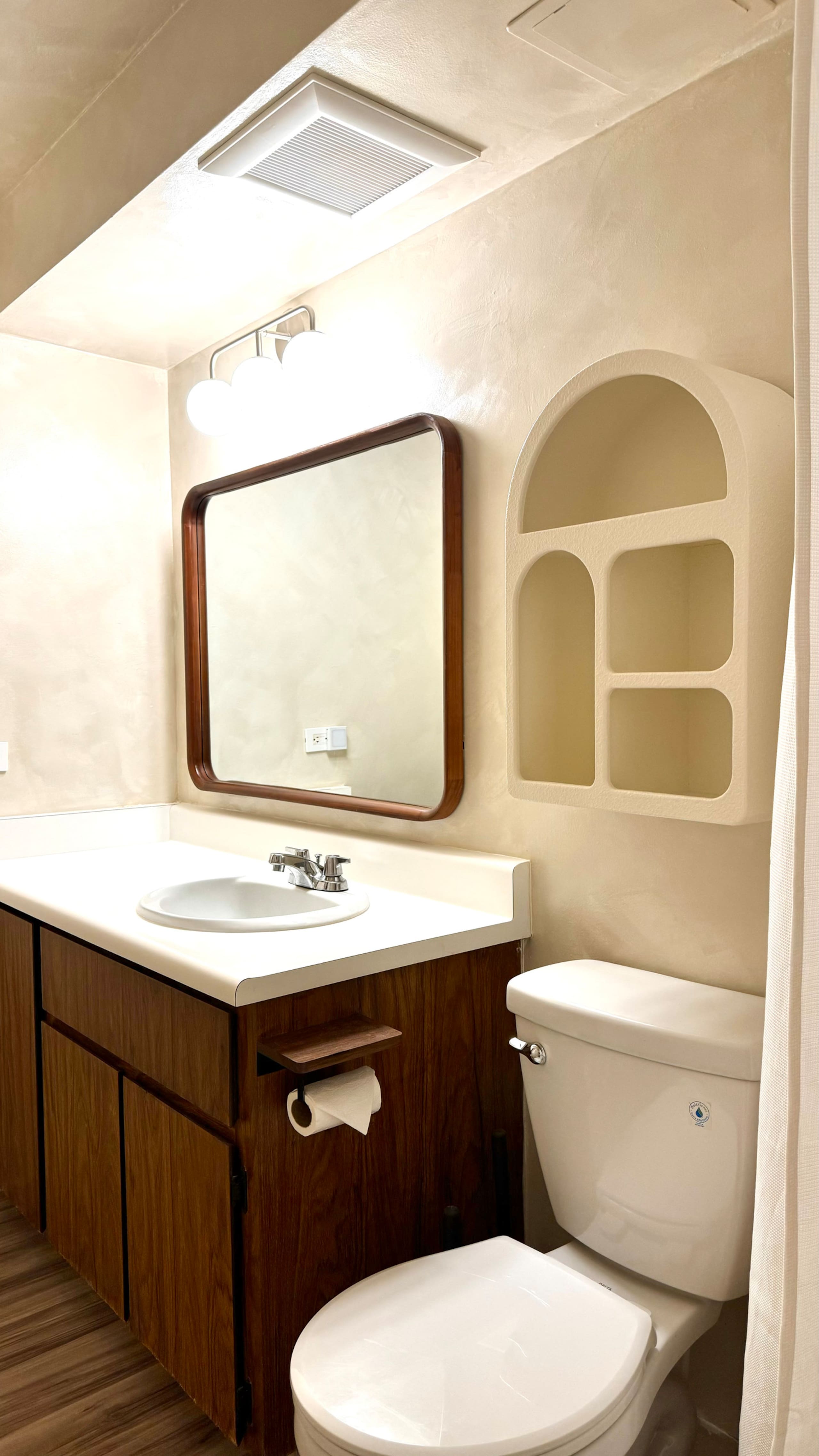 Condo in Honolulu · ★4.66 · Studio · 2 beds · 1 private bath - Image 12