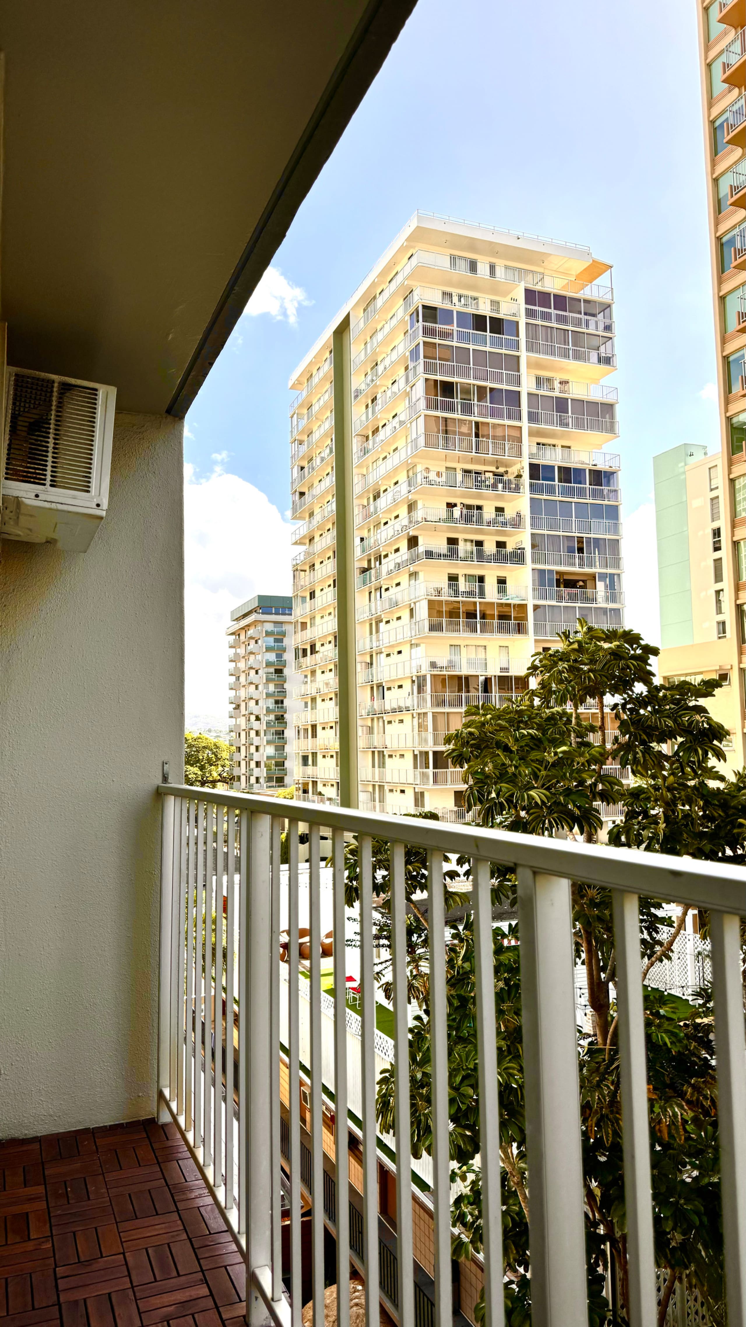 Condo in Honolulu · ★4.66 · Studio · 2 beds · 1 private bath - Image 19