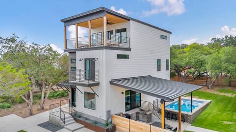 Treehouse  with lake views and chilled/heated pool