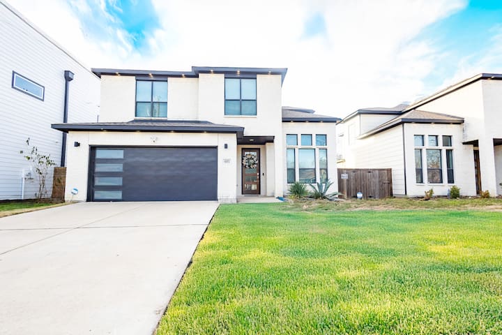 Spacious, luxurious, calming retreat w/ zen room gallery image 2