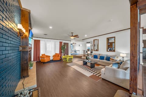 Work & Family: Rooms to Breathe with Office setup