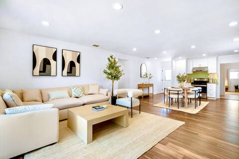 Cozy & Modern Central Home 2024