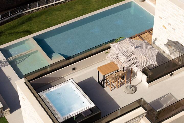 Elouera Villa I, with Pool, Spa Whirlpool, SeaView gallery image 3