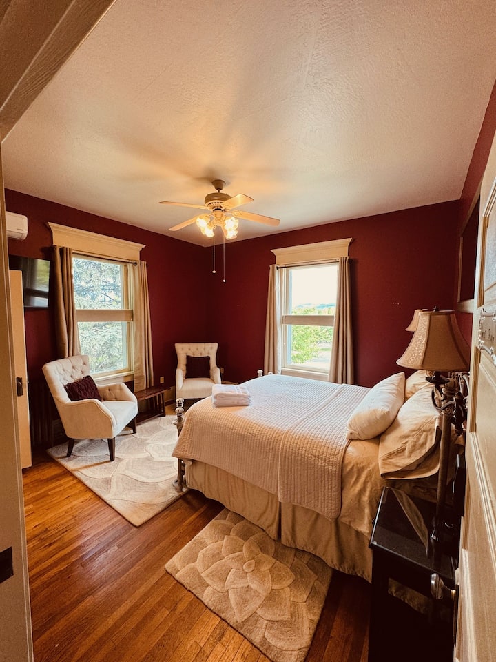 Gibson Mansion - Sunset Room - Missoula, MT