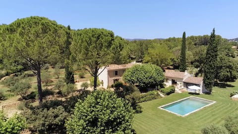 Charming farmhouse in the heart of vineyards and olive groves