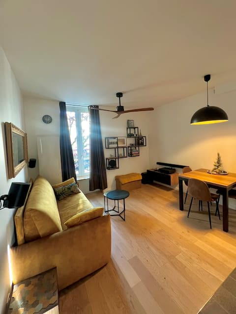 Top Airbnb: Paris Vincennes | Standing Cosy Apartment | Metro 1 in Vincennes