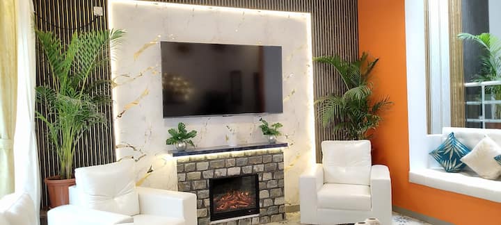 Huge Smart TV to watch 4k Full HD movies. Artifical fireplace for a nice vibe