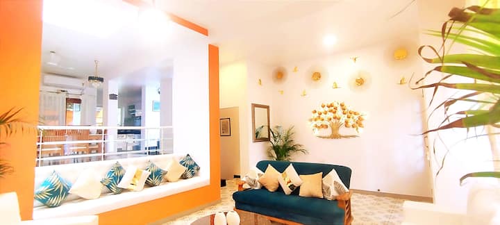 Nicely architected and decorated with taste for a wonderful luxury ambience and vibe.