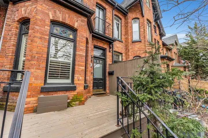 Cozy Retreat: Arcade, Comfy Beds, Full Amenities! gallery image 3