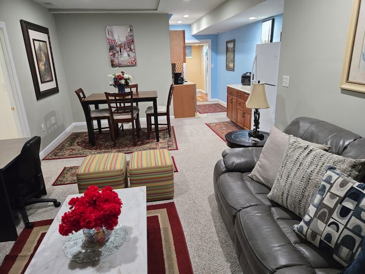 Beautiful 2 Br Walkout Fenced-gated Villa Property - Montgomery County, MD