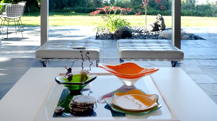 Iconic Mulholland Dr Stylish+Private+Central+Views gallery image 4