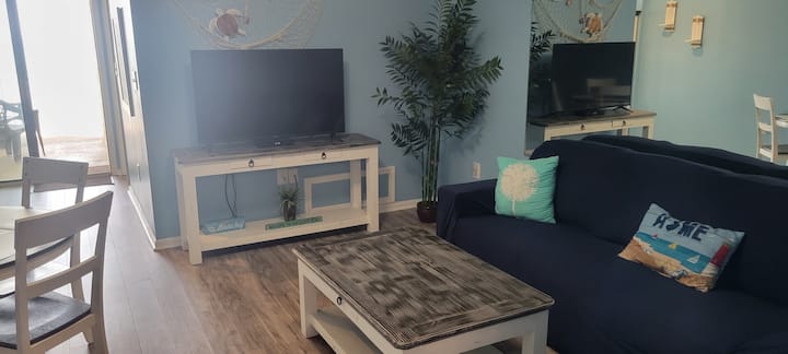 Cozy Ocean Front Condo With Beach View - Cherry Grove Beach, North Myrtle Beach