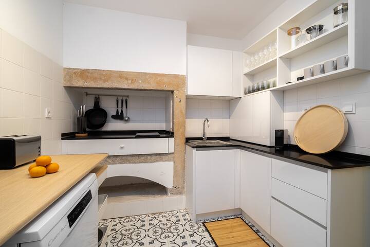 Lisbon’s Heartbeat Your Premier Airbnb 4 Explorers gallery image 4