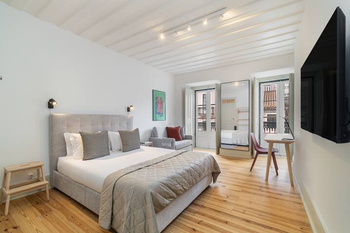Lisbon’s Heartbeat Your Premier Airbnb 4 Explorers gallery image 2
