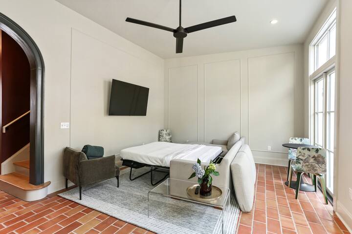 the Augustin | | 5BD+5BA Private Pool + Garage gallery image 5