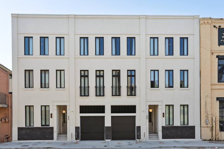 the Augustin | | 5BD+5BA Private Pool + Garage gallery image 3