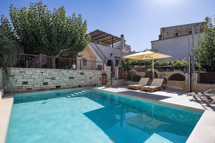 Captain’s Hyatt,Private pool,Near tavern